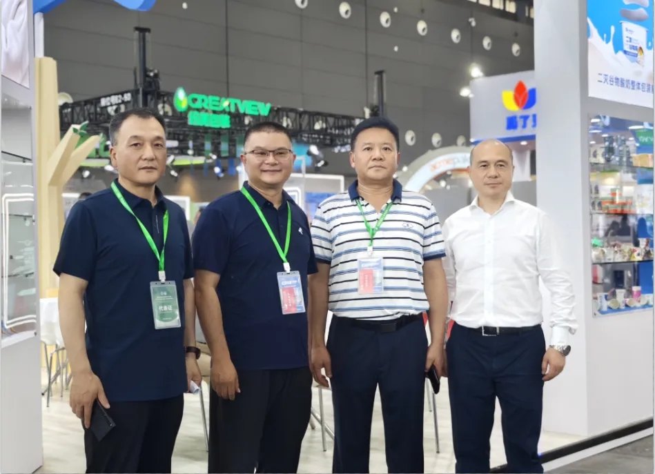 花花牛乳業(yè)集團黨委書記、董事長唐洪峰一行參加中國乳制品工業(yè)協(xié)會第三十次年會暨2024中國（國際）乳業(yè)技術博覽會