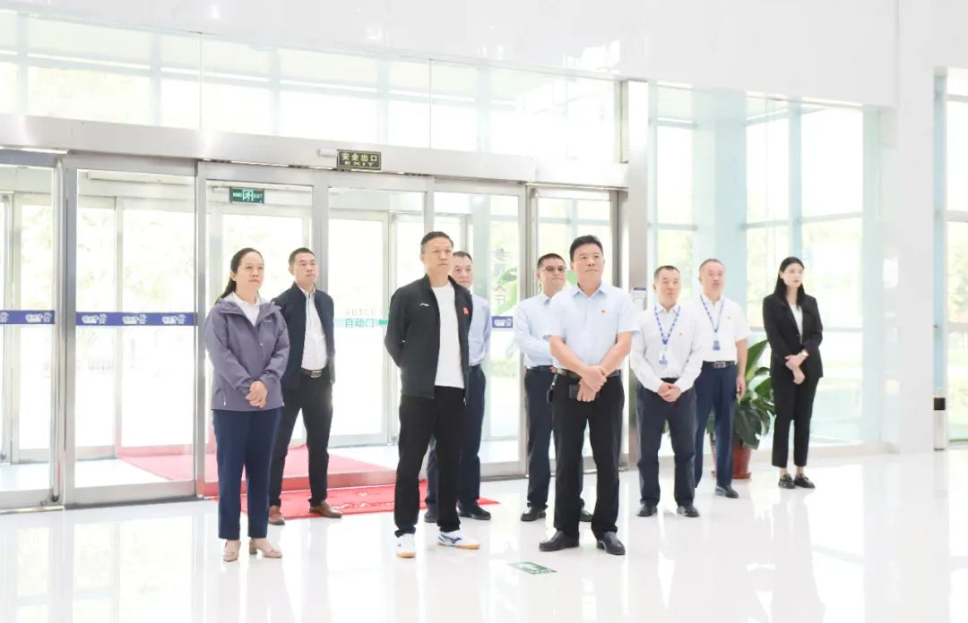 快樂過“雙節(jié)”，安全不放假｜河南農(nóng)投集團(tuán)黨委書記、董事長李曉寰一行蒞臨花花牛乳業(yè)集團(tuán)開展“雙節(jié)”安全生產(chǎn)大檢查活動并慰問一線職工、