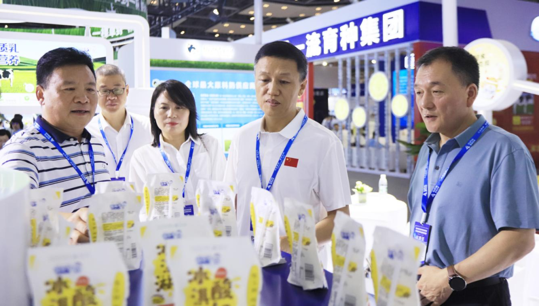 啟航新征程 點(diǎn)亮新賽道丨花花牛乳業(yè)集團(tuán)參加第十四屆中國奶業(yè)大會暨D20峰會，榮獲“中國乳制品生產(chǎn)企業(yè)現(xiàn)代化等級5A級”評定殊榮