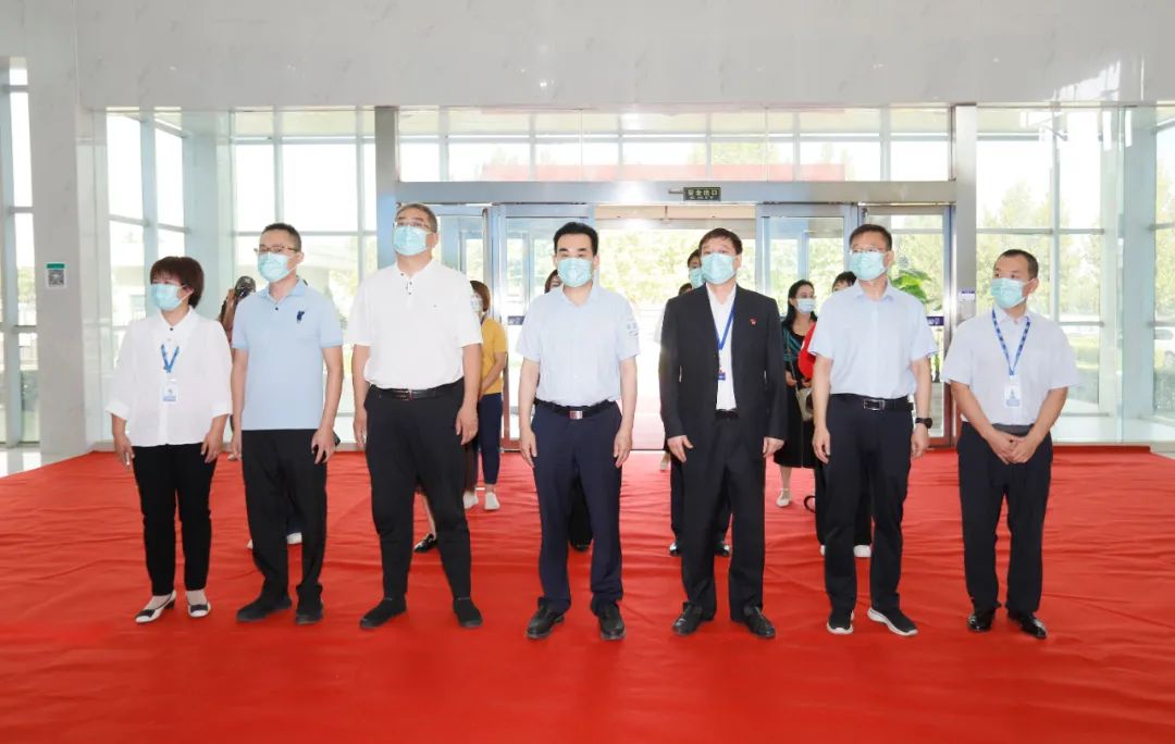 快訊 | 鄭州創(chuàng)建國家食品安全示范城市暨2022食安鄭州生產(chǎn)企業(yè)開放日·探秘花花牛透明工廠活動舉行