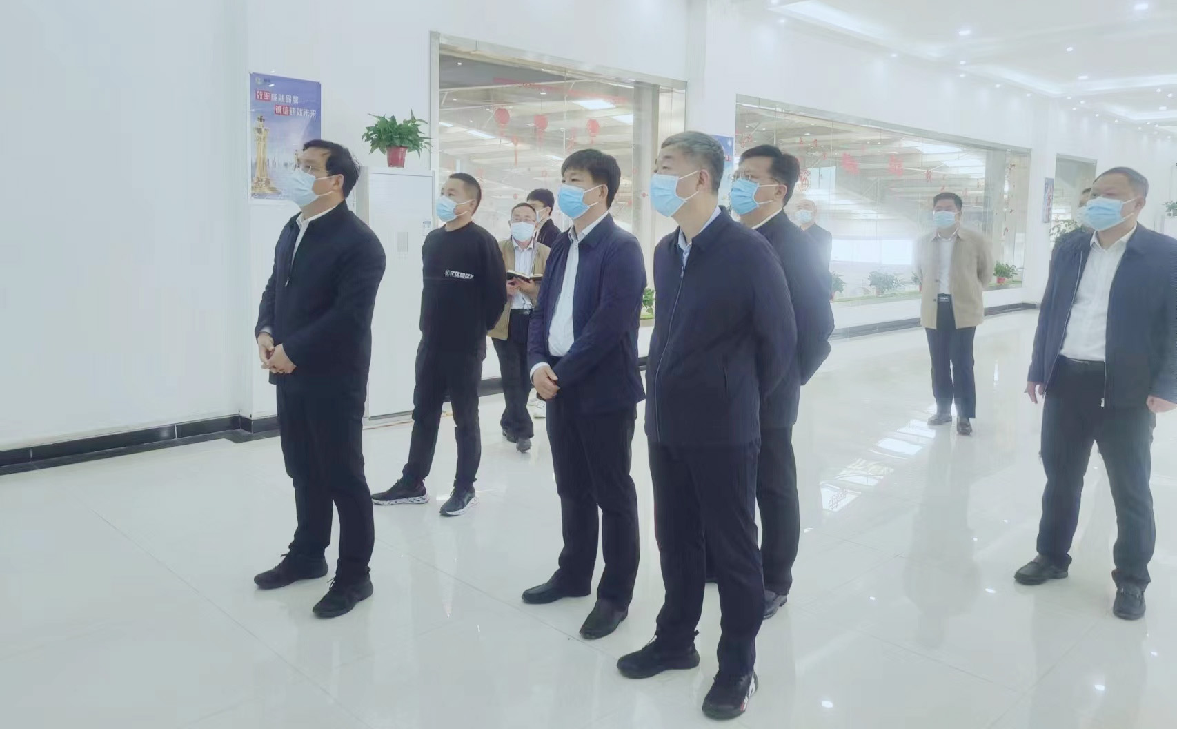 駐馬店市委副書(shū)記、市長(zhǎng)李躍勇一行 蒞臨花花牛乳業(yè)集團(tuán)新蔡豫信瑞亞牧場(chǎng)調(diào)研