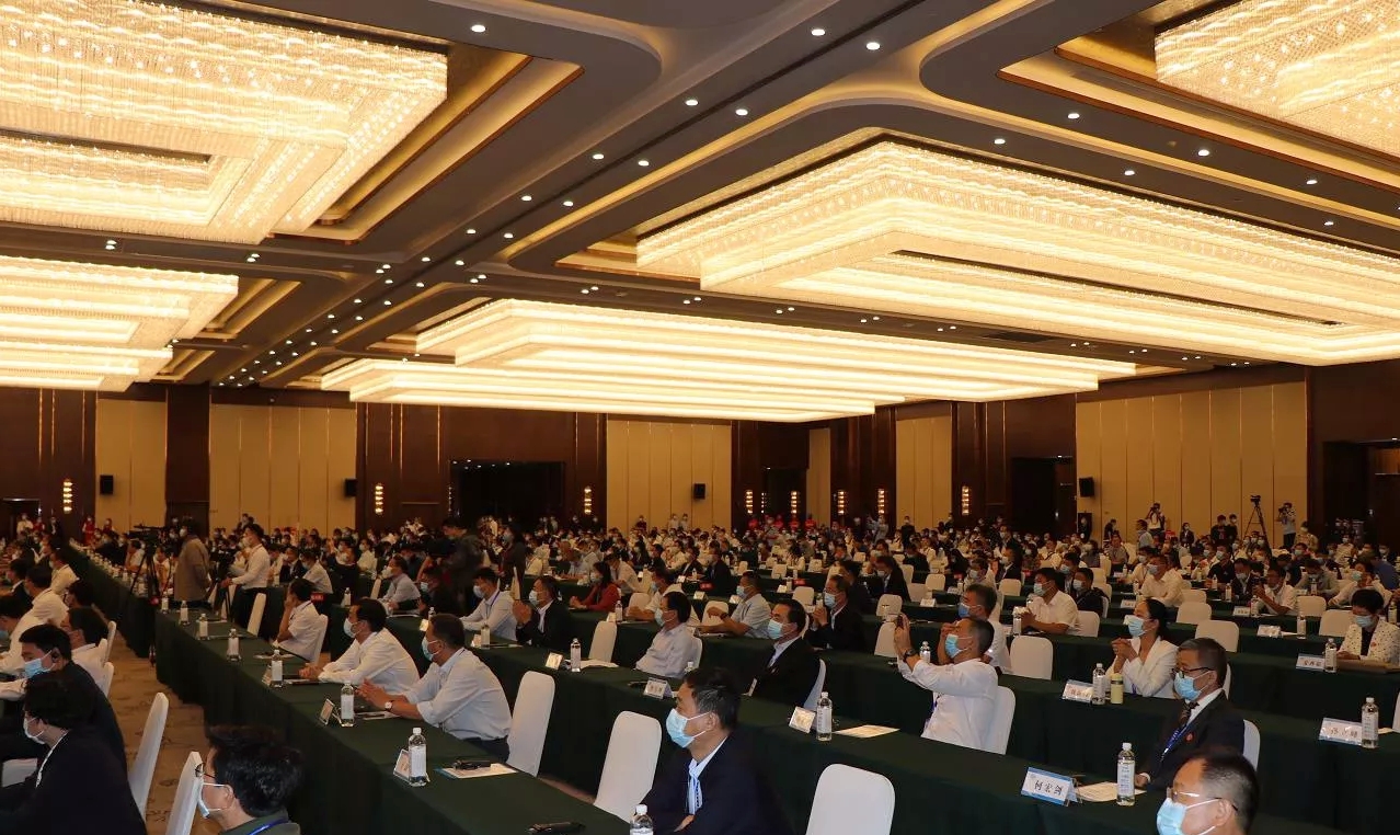 喜報 | 花花牛輕覺酸奶榮獲第二十四屆中國農(nóng)產(chǎn)品加工業(yè)投資貿(mào)易洽談會金質產(chǎn)品獎