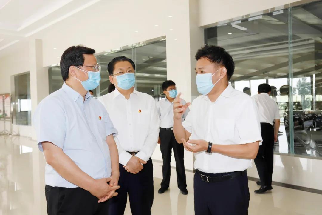 快訊 | 河南省委常委、省紀(jì)委書(shū)記、省監(jiān)委主任任正曉蒞臨花花牛乳業(yè)集團(tuán)新蔡瑞亞牧場(chǎng)調(diào)研