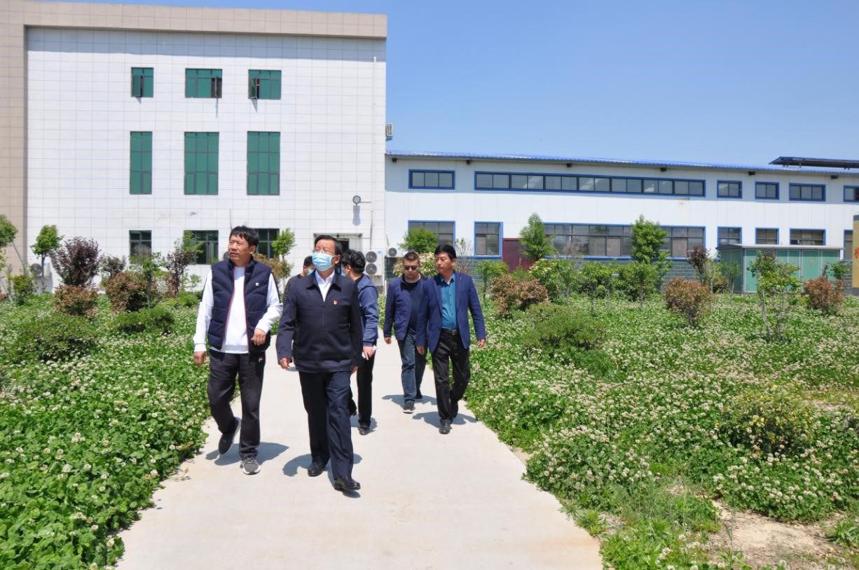 商丘市委常委、宣傳部部長王全周一行蒞臨睢縣瑞亞牧業(yè)有限公司調(diào)研