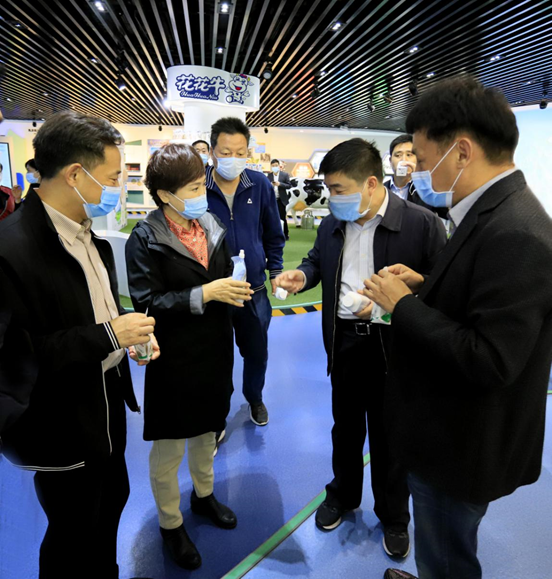 鄭州市人大副主任孫黎、市政府副市長李喜安一行 蒞臨花花牛開展“三送一強”活動