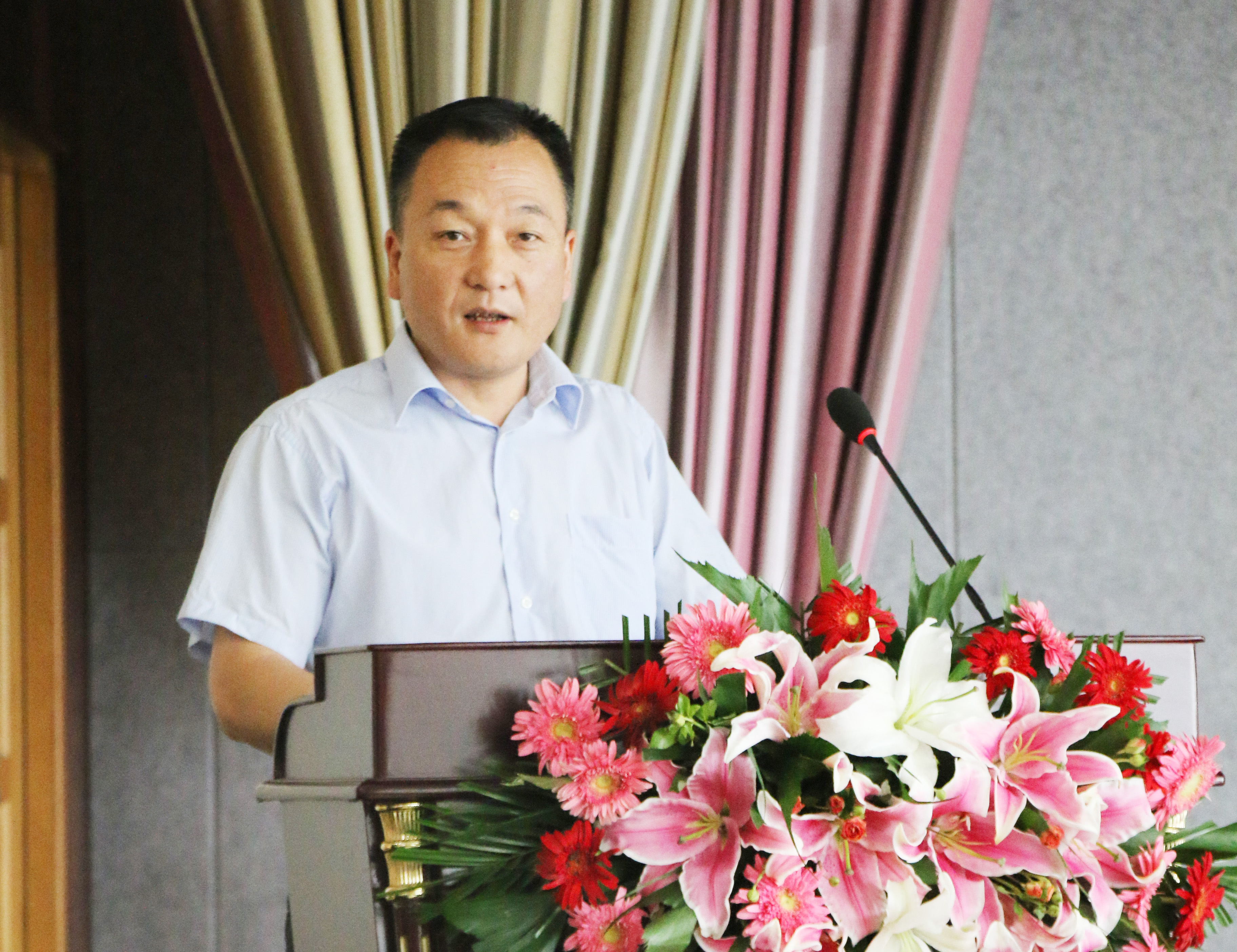 揚(yáng)帆再起航 | 花花牛乳業(yè)集團(tuán)養(yǎng)殖、飼料事業(yè)部2019上半年總結(jié)表彰暨下半年工作部署大會隆重召開