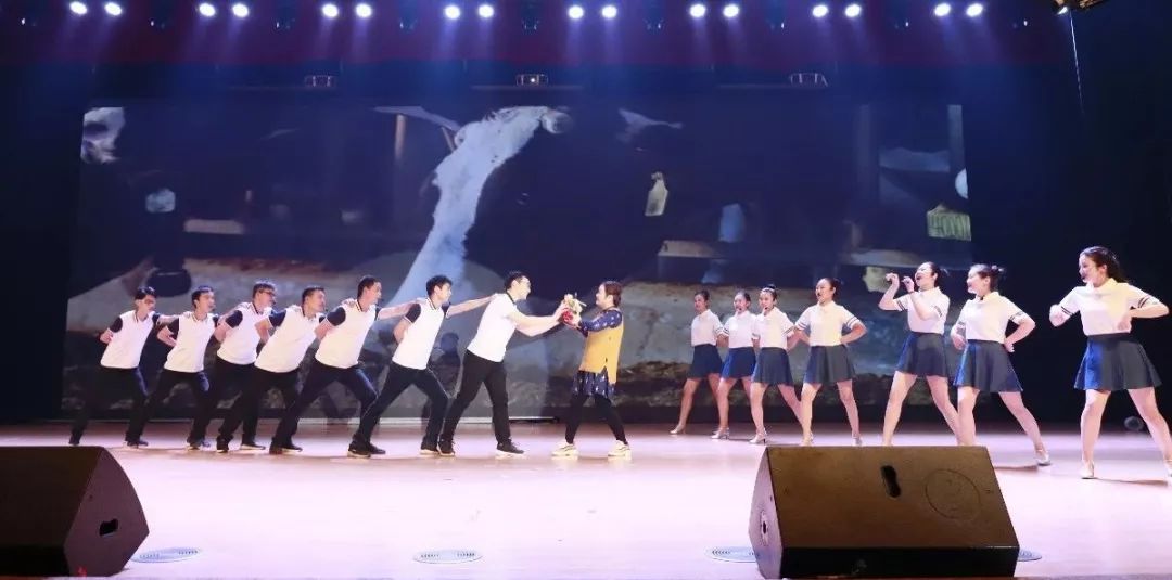 “贏在2019”，花花牛乳業(yè)集團(tuán)2019年新春晚會(huì)盛大開(kāi)幕