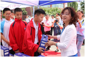 “健康中原，牛奶伴您行——花花牛乳業(yè)集團(tuán)2018中國(guó)小康牛奶行動(dòng)” 公益助學(xué)啟動(dòng)儀式隆重舉行