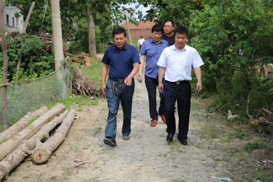 花花牛乳業(yè)集團(tuán)走訪慰問貧困戶 結(jié)對(duì)幫扶暖人心 花花牛乳業(yè)集團(tuán)走訪慰問貧困戶 結(jié)對(duì)幫扶暖人心