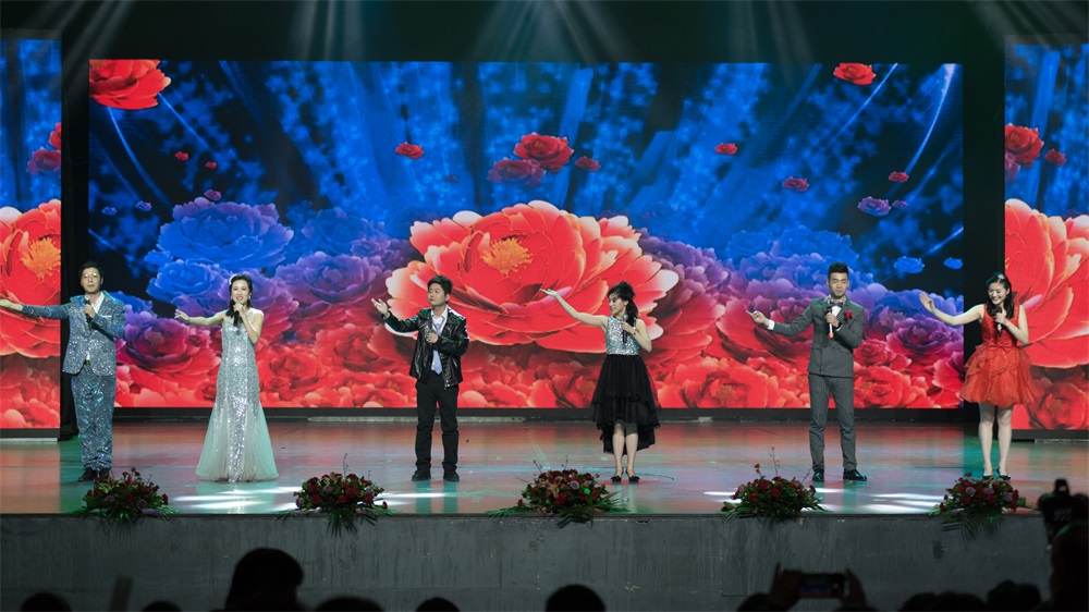 “不忘初心、聚力前行” 花花牛集團2018迎新春聯(lián)歡會隆重舉行