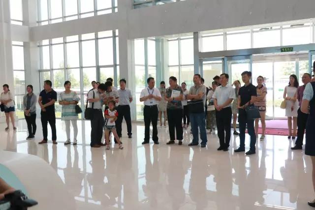 河南省食品安全座談會(huì)暨百場(chǎng)食安講座進(jìn)校園啟動(dòng)儀式在花花牛舉行 河南省食品安全座談會(huì)暨百場(chǎng)食安講座進(jìn)校園啟動(dòng)儀式在花花牛舉行