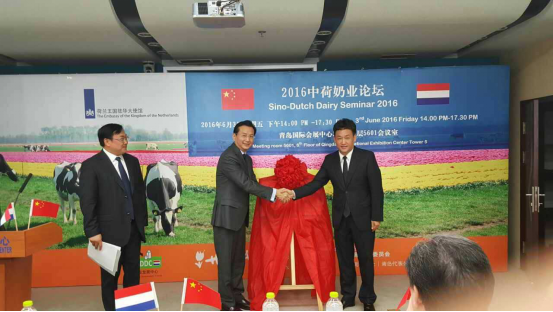 花花牛牛氣沖天！農(nóng)業(yè)部長品嘗“領(lǐng)暢”點(diǎn)贊，又獲國際奶業(yè)平臺青睞