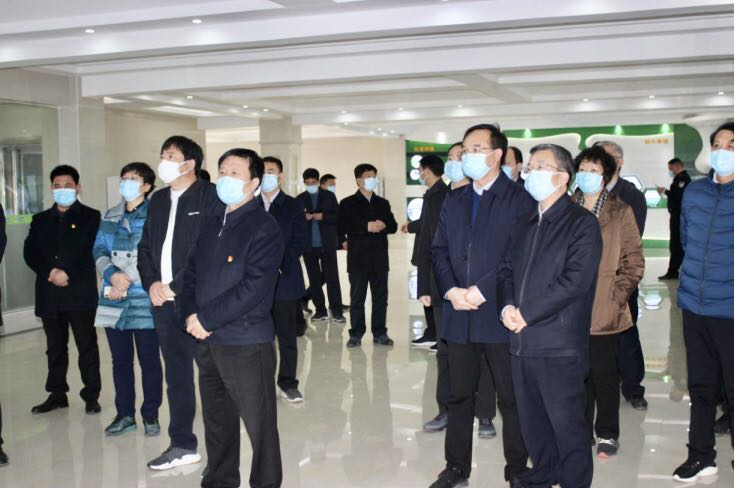 平頂山市委書記周斌一行蒞臨花花牛乳業(yè)集團(tuán) 魯山瑞亞牧業(yè)有限公司調(diào)研疫情防控和復(fù)工復(fù)產(chǎn)情況