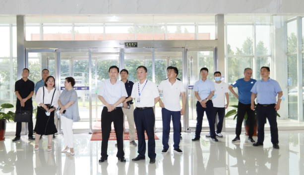 快訊|鄭州市二七區(qū)委副書(shū)記、區(qū)長(zhǎng)虎榮鑫蒞臨河南花花牛乳業(yè)集團(tuán)調(diào)研