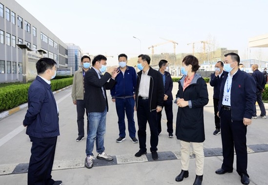 鄭州市人大副主任孫黎、市政府副市長(zhǎng)李喜安一行 蒞臨花花牛開展“三送一強(qiáng)”活動(dòng)