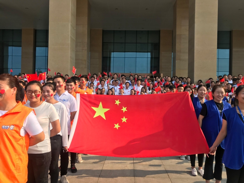 花花牛 唱紅歌 祝福我的國(guó)！?。? />
			</div>
		<div   id=