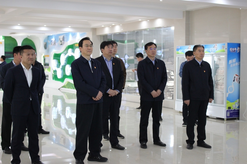 河南省委常委、組織部部長孔昌生 蒞臨河南花花牛集團魯山瑞亞牧業(yè)有限公司調(diào)研