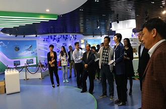 鄭州市二七區(qū)區(qū)委、統(tǒng)戰(zhàn)部部長王玉紅蒞臨花花牛生物科技有限公司參觀指導(dǎo)