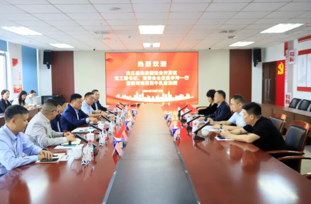 沈丘縣先進制造業(yè)開發(fā)區(qū)黨工委書記呂孝坤、金絲猴食品有限公司董事長李旸等一行到訪河南花花牛乳業(yè)集團